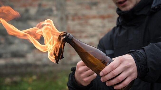 D'où vient le cocktail Molotov et quand a t-il fait sa première