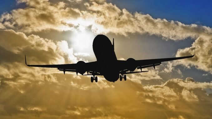 Airplane taking off. Comment voyager en ces temps de confinement ?