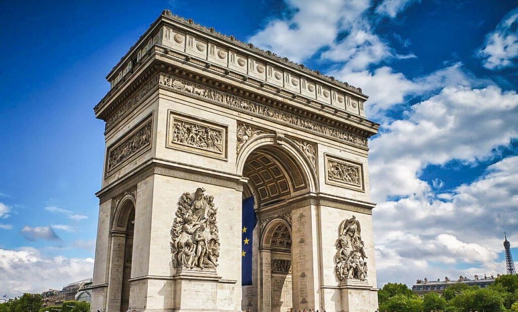 Arc de Triomphe : retour sur ses origines napoléoniennes et sur sa signification