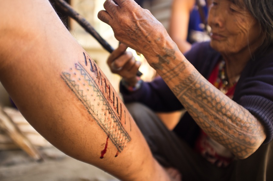 Le Batok, tatouage traditionnel des Philippines, va-t-il disparaître ?