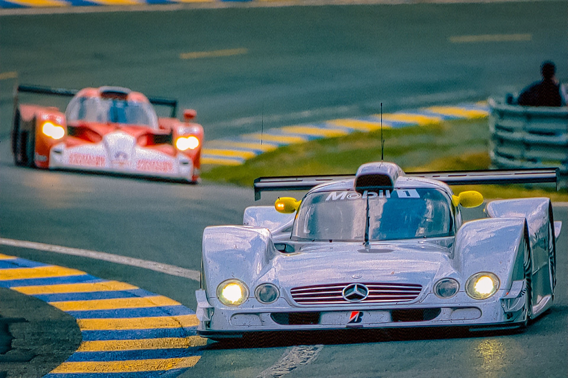 Quand la Mercedes CLR décolla sur le circuit du Mans ! - Cultea