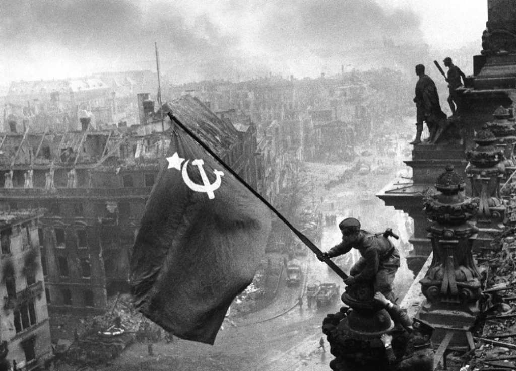 La photo emblématique du Drapeau rouge sur le Reichstag non retouchée - Cultea