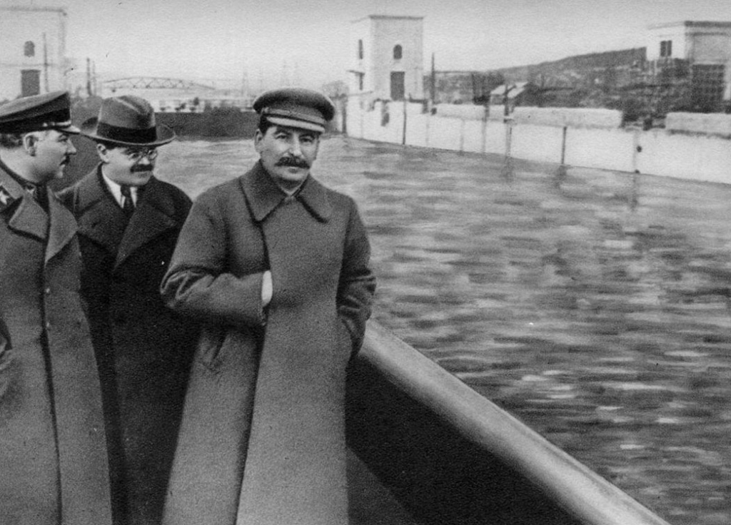Nikolaï Iejov a disparu du cliché, à droite de Staline - Cultea