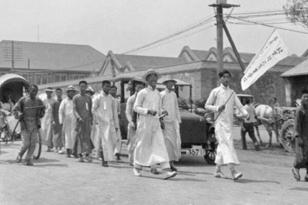 Pourquoi les étudiants se sont-ils soulevés à Pékin le 4 mai 1919 ?