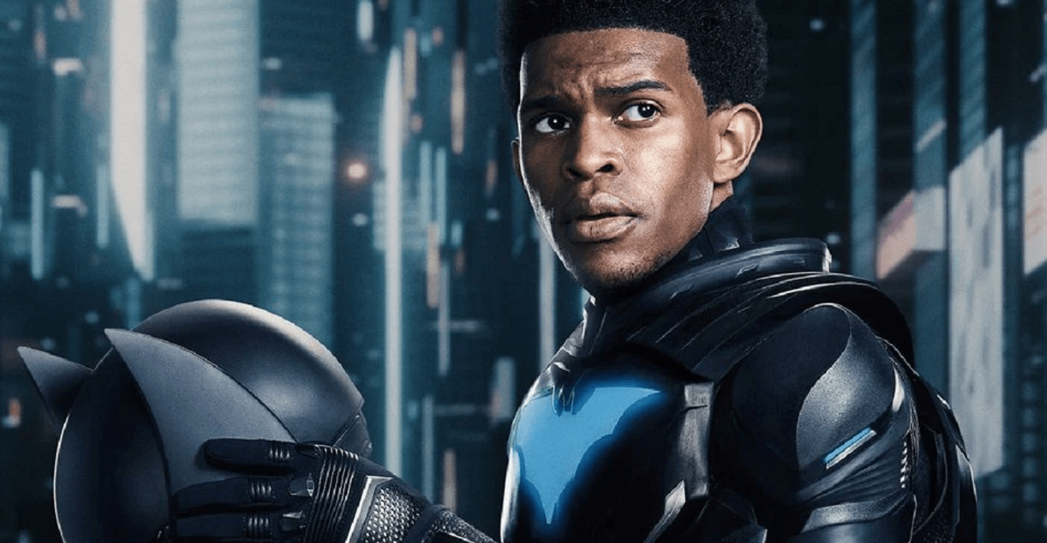 Arrowverse : Batwing se dévoile en images pour la saison 2 de "Batwoman"