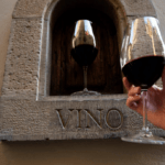 Les fenêtres à vin, l'ouverture insolite toscane du XVIe siècle - Cultea