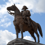 La position du cheval sur une statue équestre explique-t-elle la mort du cavalier ?