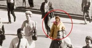 Lady Babushka, cette inconnue présente lors de l'assassinat de JFK... - Cultea