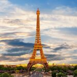 Pourquoi le temps s’écoule-t-il plus vite au sommet de la tour Eiffel ?