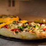 Origines et popularisation de la pizza : est-elle vraiment italienne ?