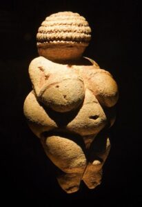 Vénus de Willendorf exposée au Museum d'Histoire Naturelle de Vienne, en Autriche