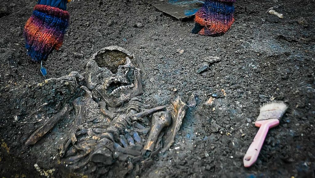 Rennes : 12 squelettes découverts sous la place de la mairie