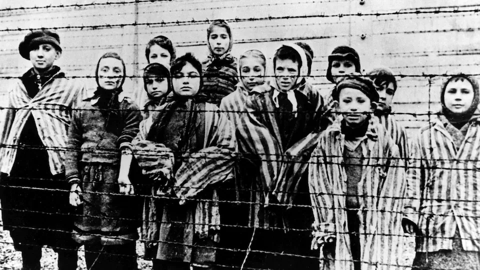 Quelques prisonniers du complexe d'Auschwitz - Cultea