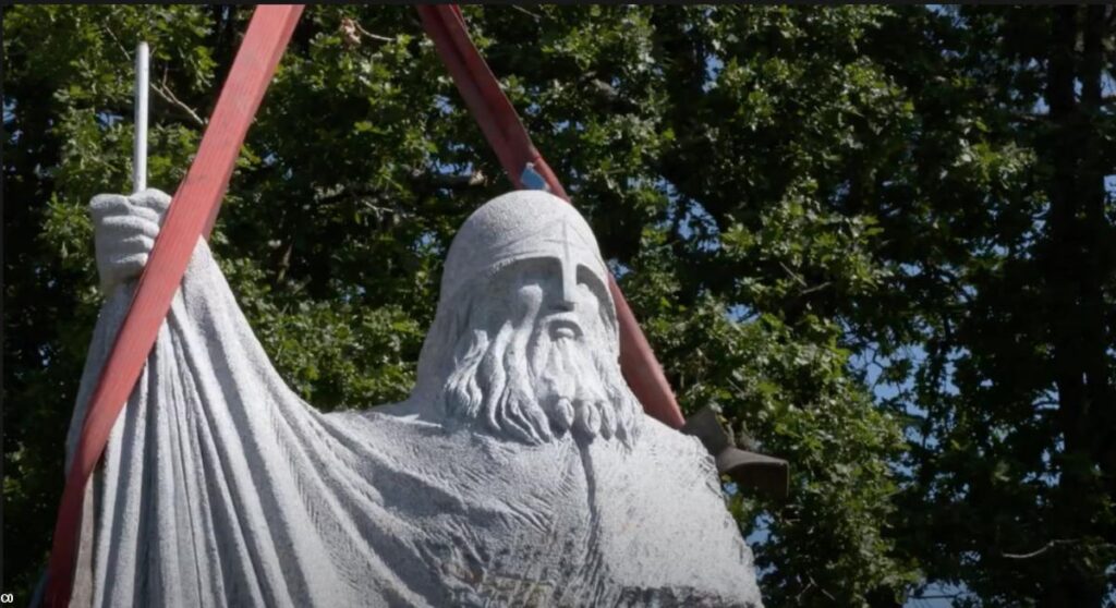 Sculpture de Nominoë, père de la patrie bretonne unifiée - Cultea