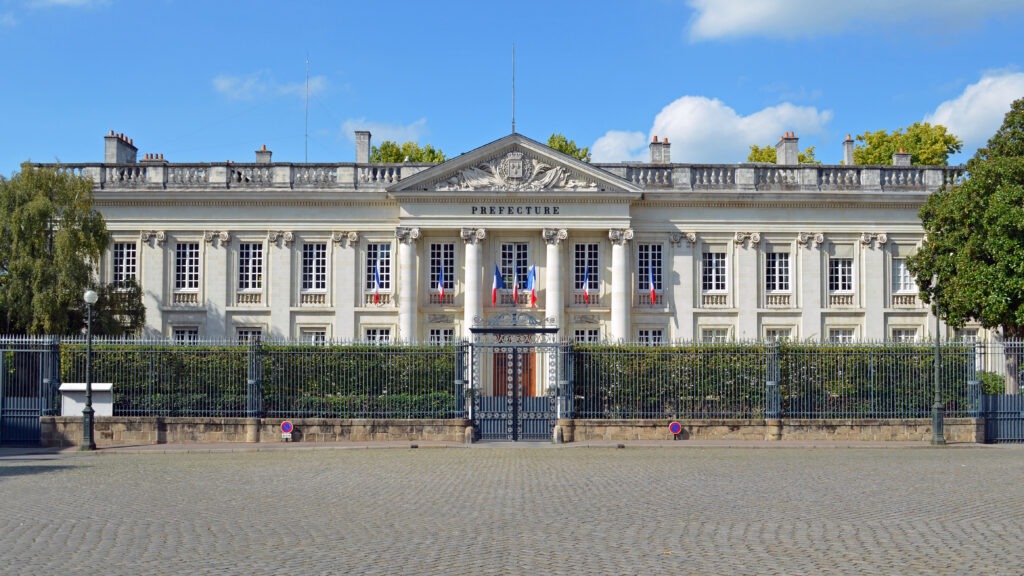 Entrée principale de l'hôtel de préfecture de la Loire-Atlantique à Nantes, ancien siège de la chambre des comptes de Bretagne - Cultea