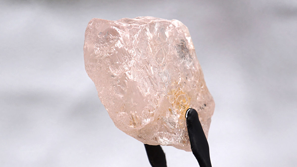 En Angola, un diamant rose considéré comme le plus gros trouvé depuis 300 ans - Cultea