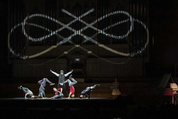 "Flying Bach" le spectacle de breakdance arrive aux Folies Bergères