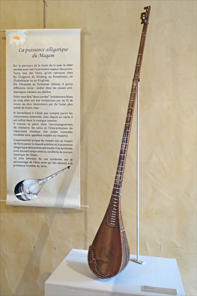 Du luth égyptien à la guitare électrique, l'histoire des instruments à cordes