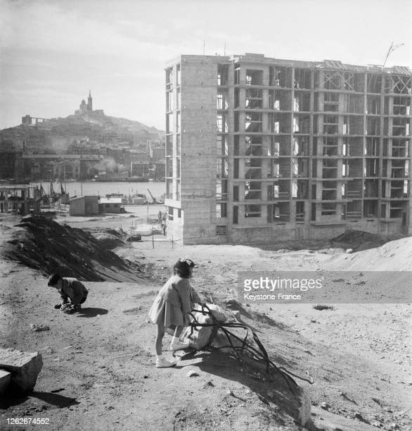 Reconstruction du quartier du Vieux-Port (démoli par les Allemands en 1943) à Marseille, France, le 21 avril 1951 - Cultea