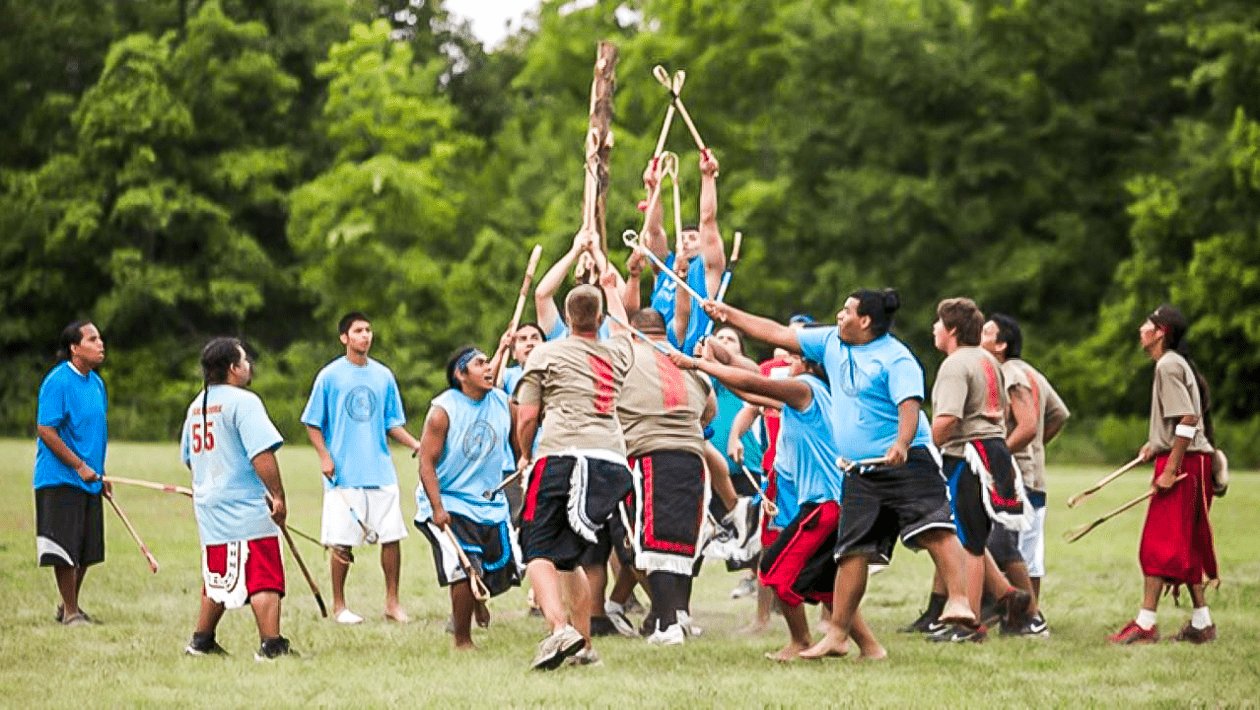 Découvrez le stickball, un jeu traditionnel Amérindien