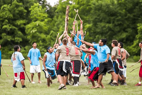 Découvrez le stickball, un jeu traditionnel Amérindien