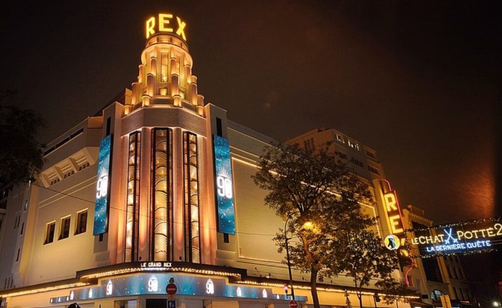 La façade restaurée du Grand Rex révélée le 8 décembre 2022 à l'occasion des 90 ans du cinéma - Cultea