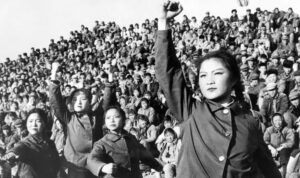Plusieurs femmes Gardes rouges pendant la révolution culturelle chinoise - Cultea