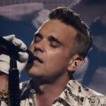 Robbie Williams célèbre 25 ans de carrière avec un concert à Paris