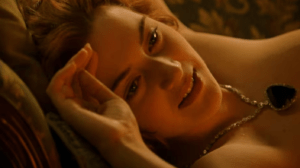 Rose du film Titanic qui porte le cœur de l'Océan qui s'inspire du Hope