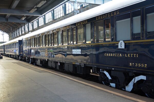 L'Orient-Express : une exposition sur le train de légende à la villa Médicis