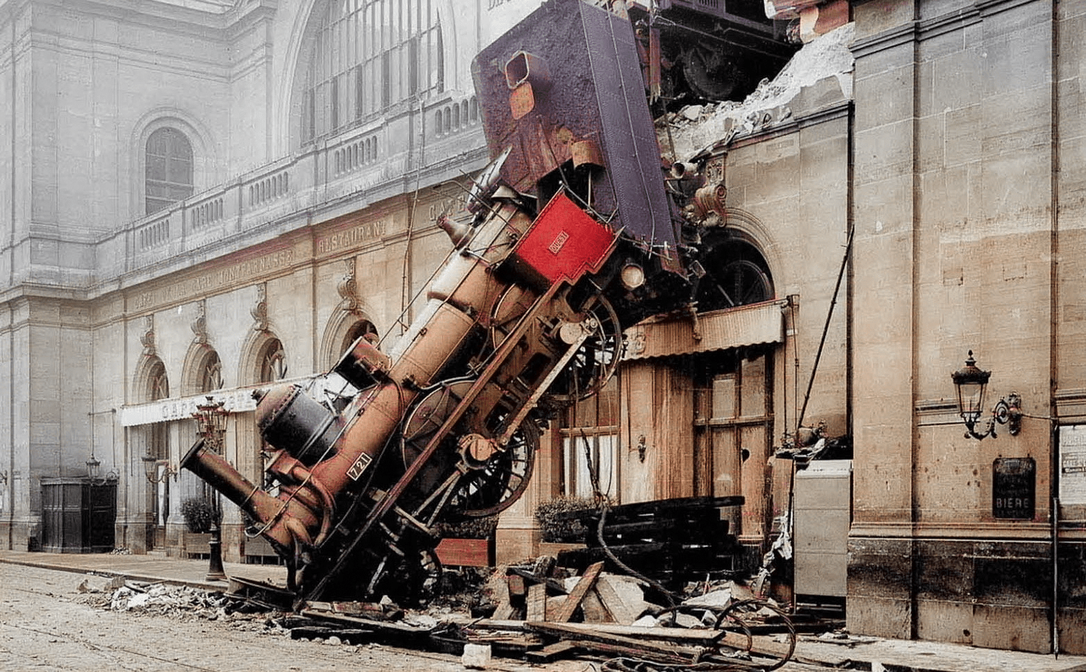 Gare Montparnasse : les étonnantes images de l'accident de 1895