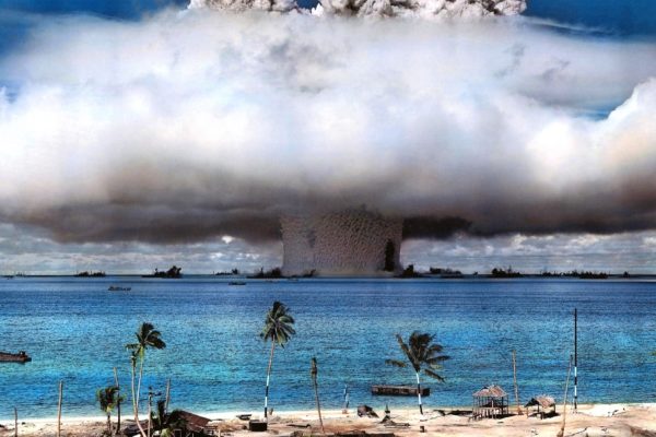 Le jour ou l'atoll de Bikini à assisté à une explosion nucléaire !