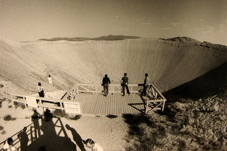 Un cratère nucléaire laissé derrière.