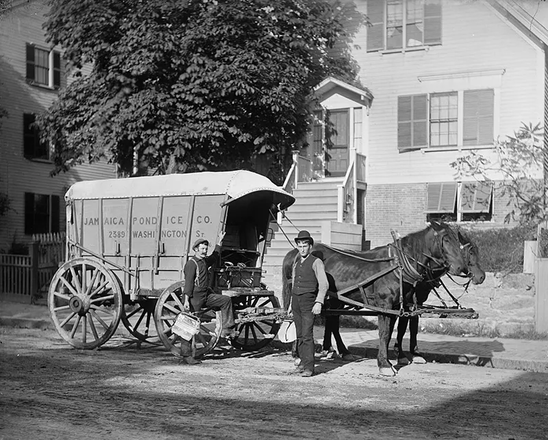 Deux icemen font une livraison à Boston.