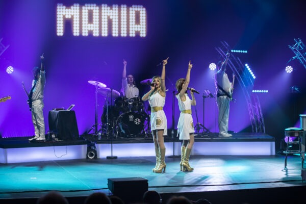 "Mania", le spectacle musical Abba Tribute revient en tournée française et à la salle Pleyel