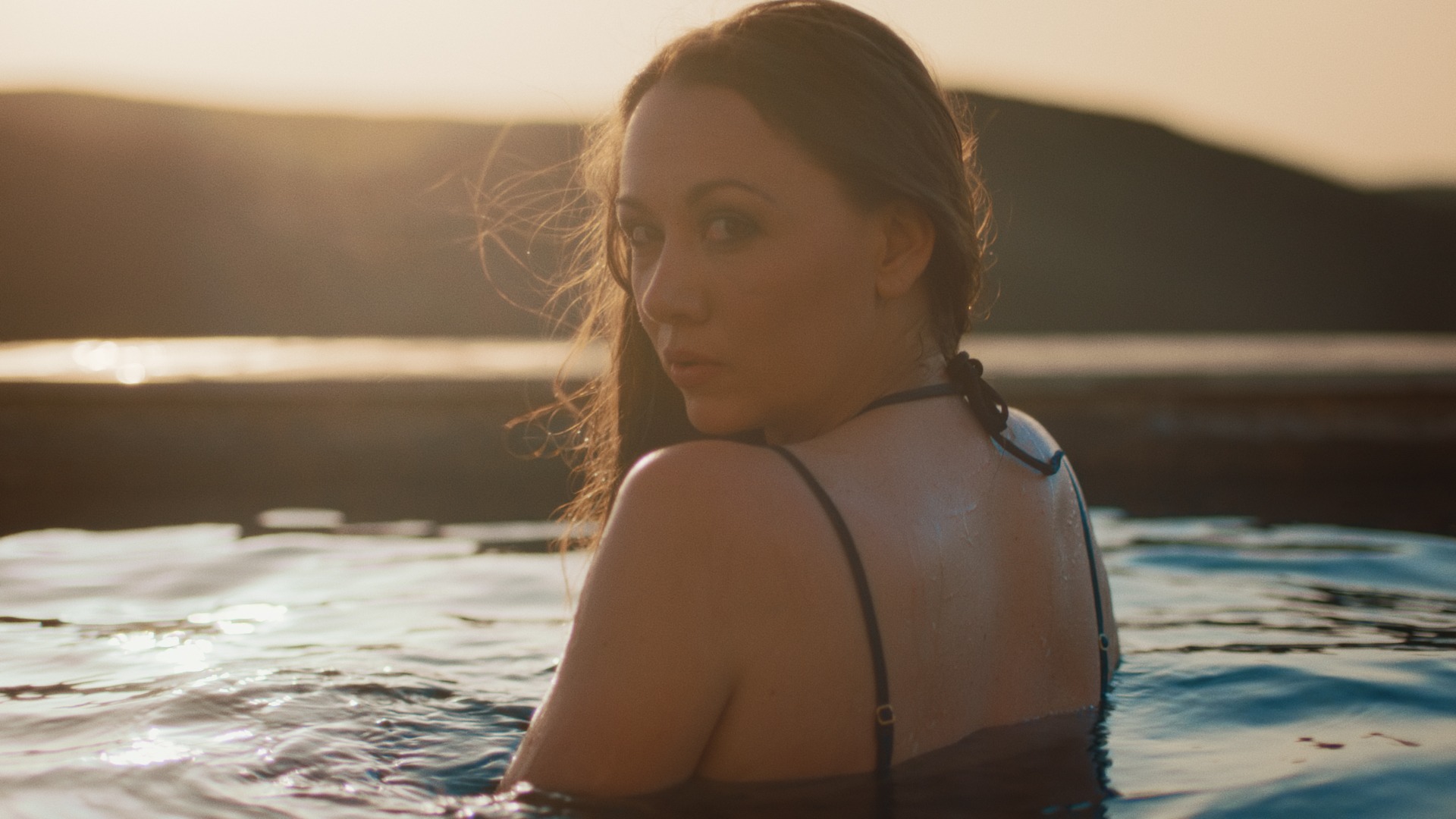 Osinaël séduit avec son premier clip "J'adore"
