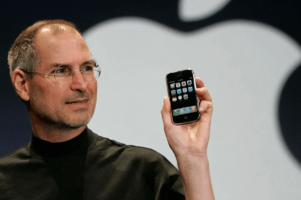 9 janvier 2007 : lancement du premier iPhone, smartphone légendaire d'Apple