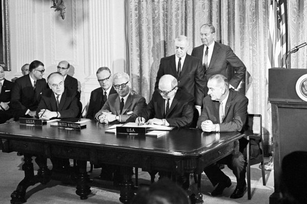 27 janvier 1967 : signature du "Traité de l'Espace"