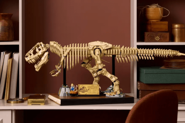 LEGO célèbre "Jurassic Park" avec un set époustouflant dédié au Tyrannosaurus rex !