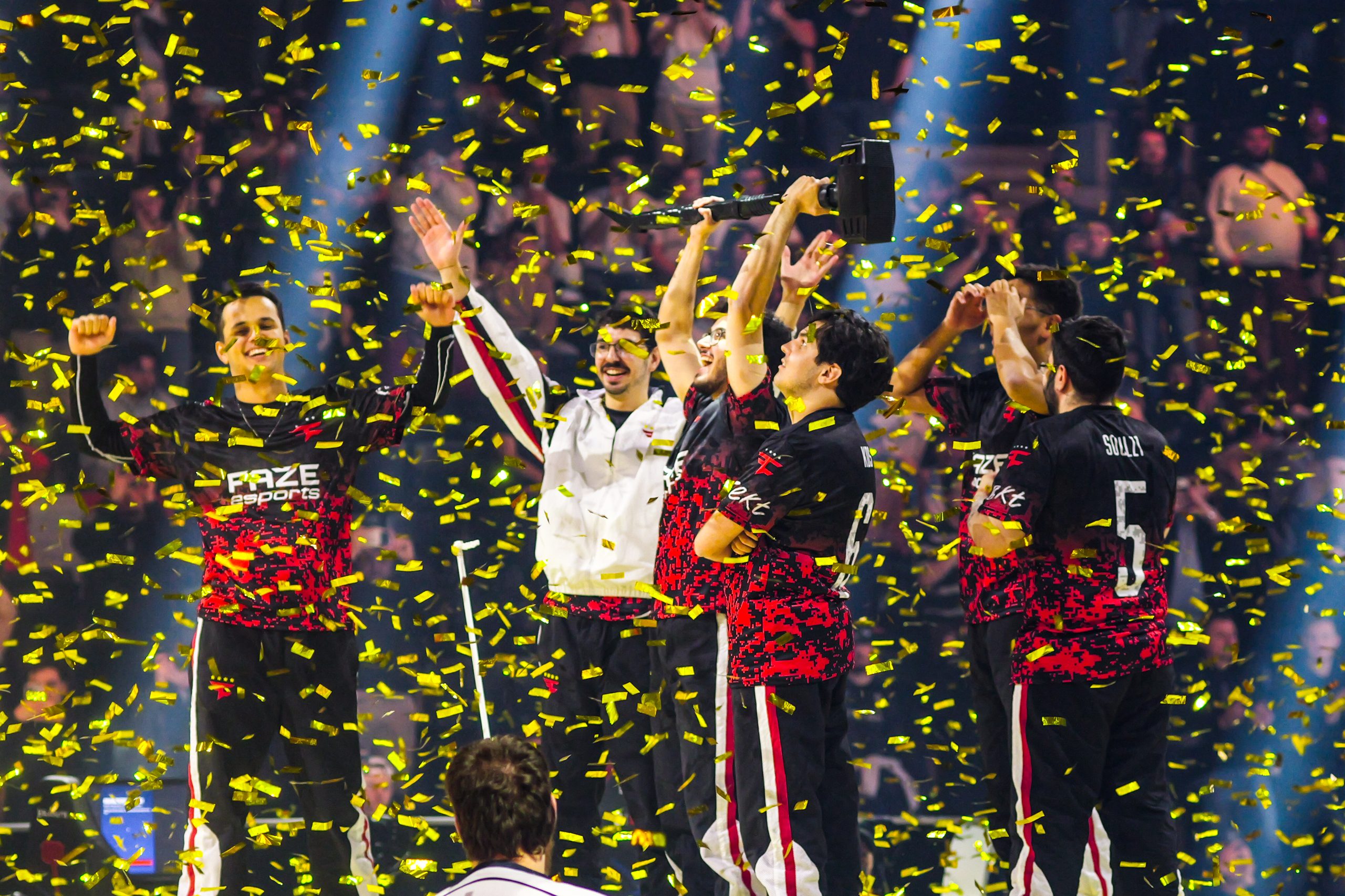 Six Invitational 2026 : Faze Clan gagne le trophée, Secret gagne le public !