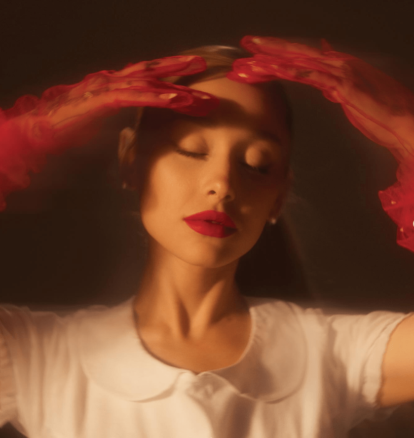 "Ariana Grande" : la star est de retour dans l'industrie musicale